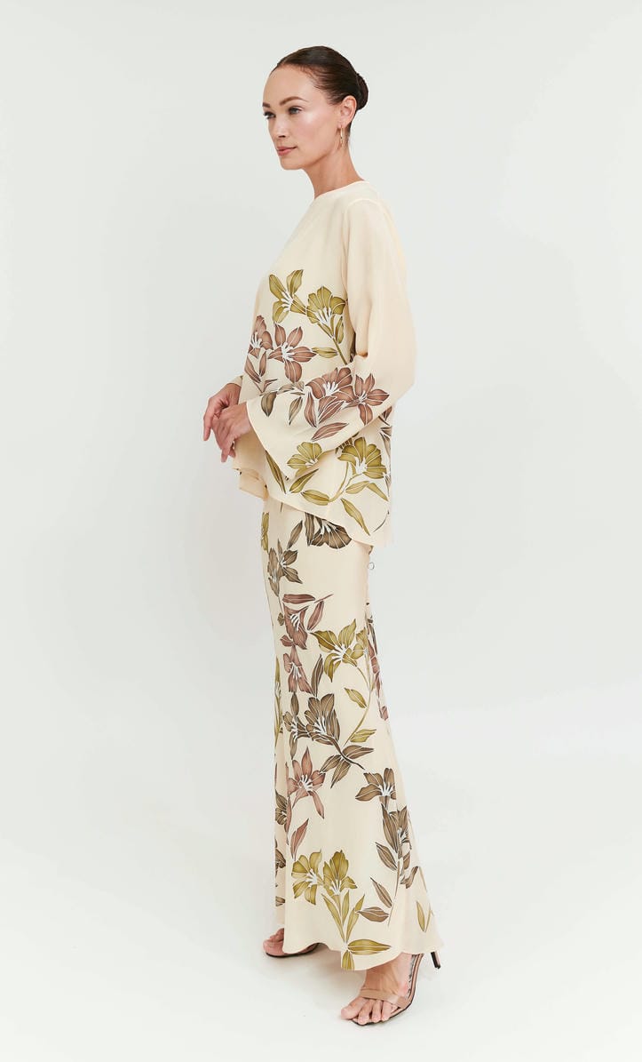 Pery Set Back Button - Baby Calla Lillies Crepe Silk