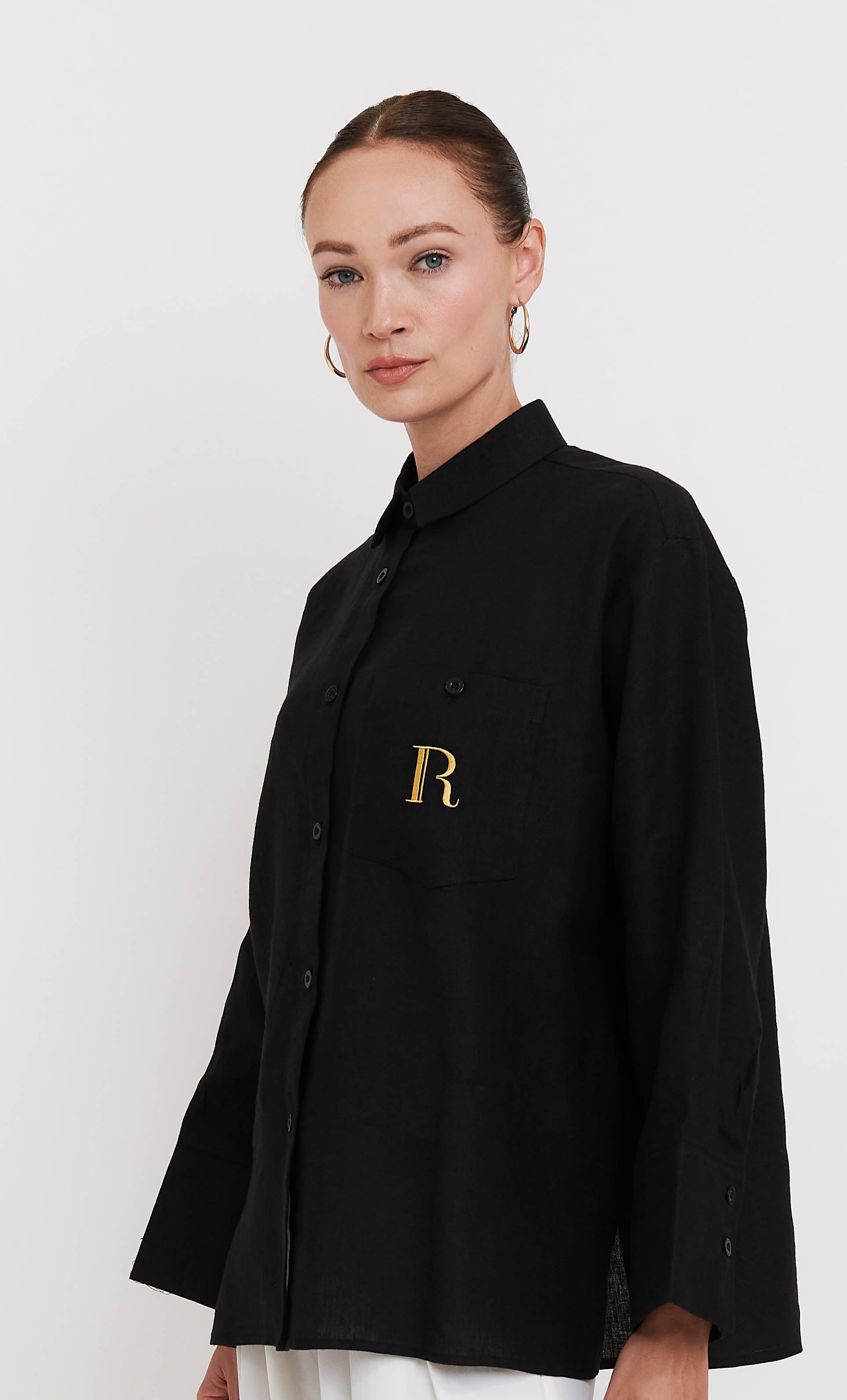 Jane Top – Black cotton linen with ‘R‘ embroidery