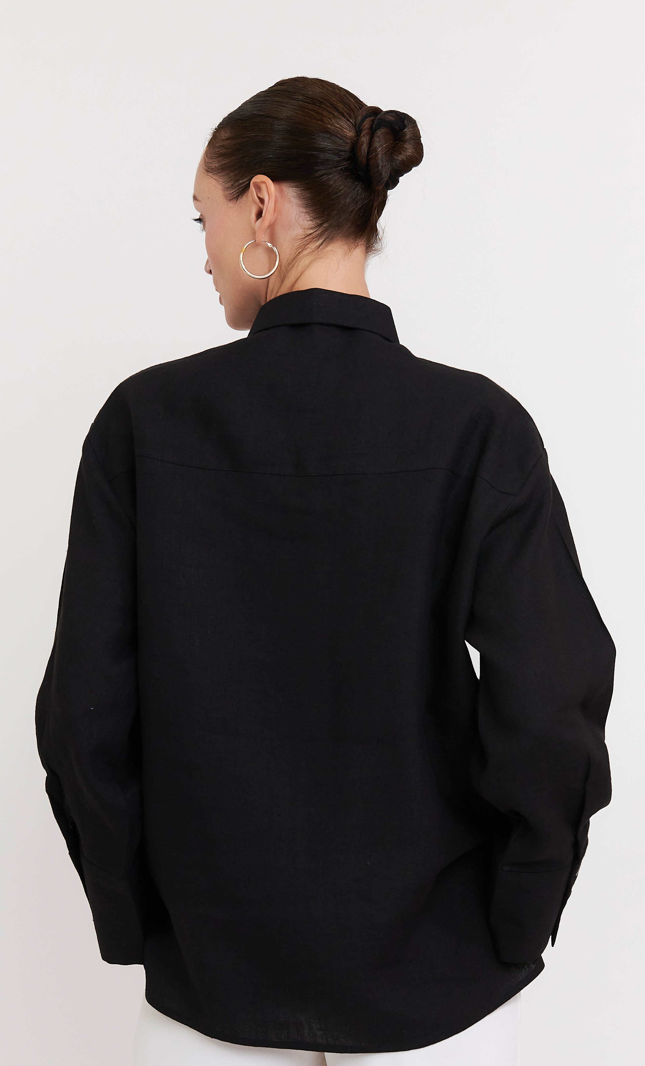 Jane Top – Black cotton linen with ‘R‘ embroidery