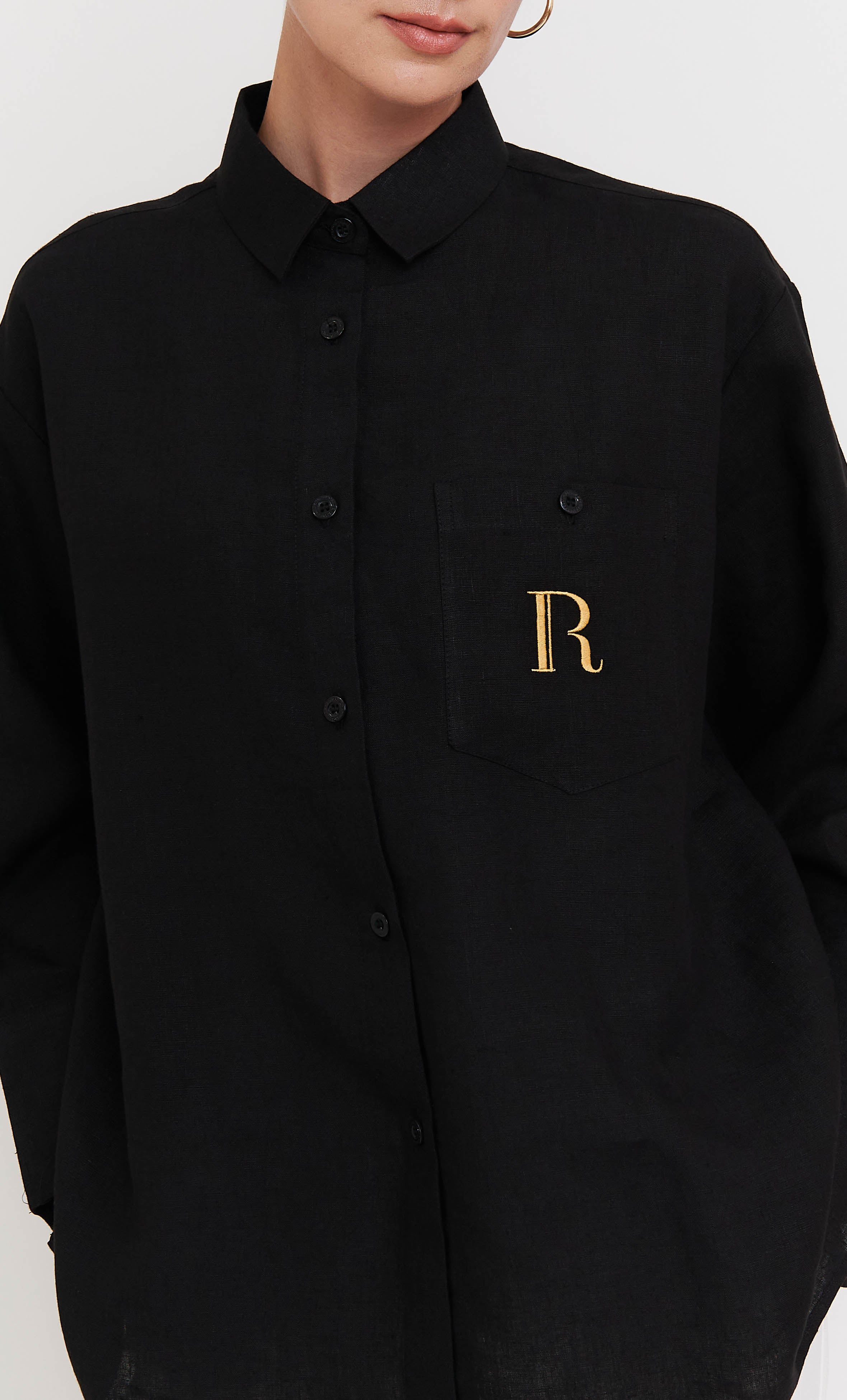 Jane Top – Black cotton linen with ‘R‘ embroidery