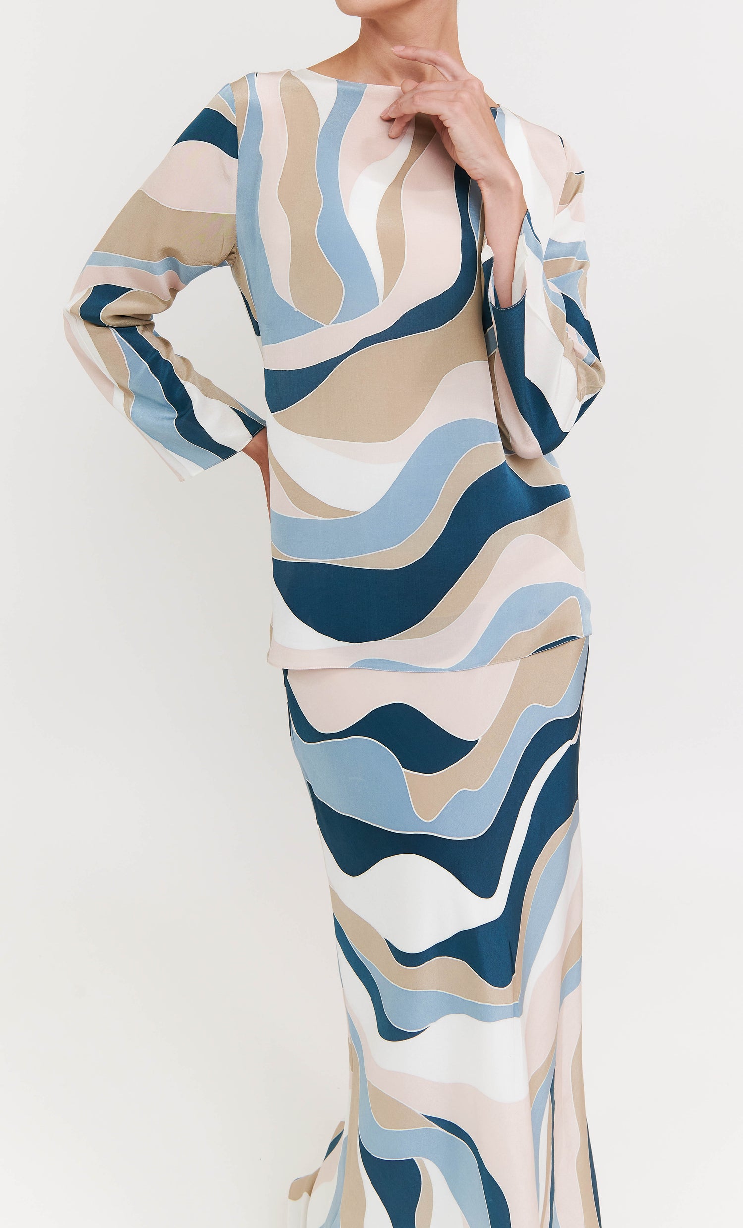 Pery Set Boatneck - Linear Satin Silk