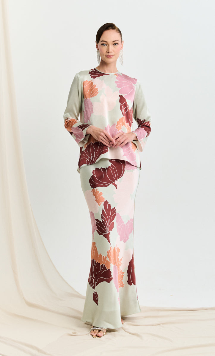 Pery Set Back Button - Petals