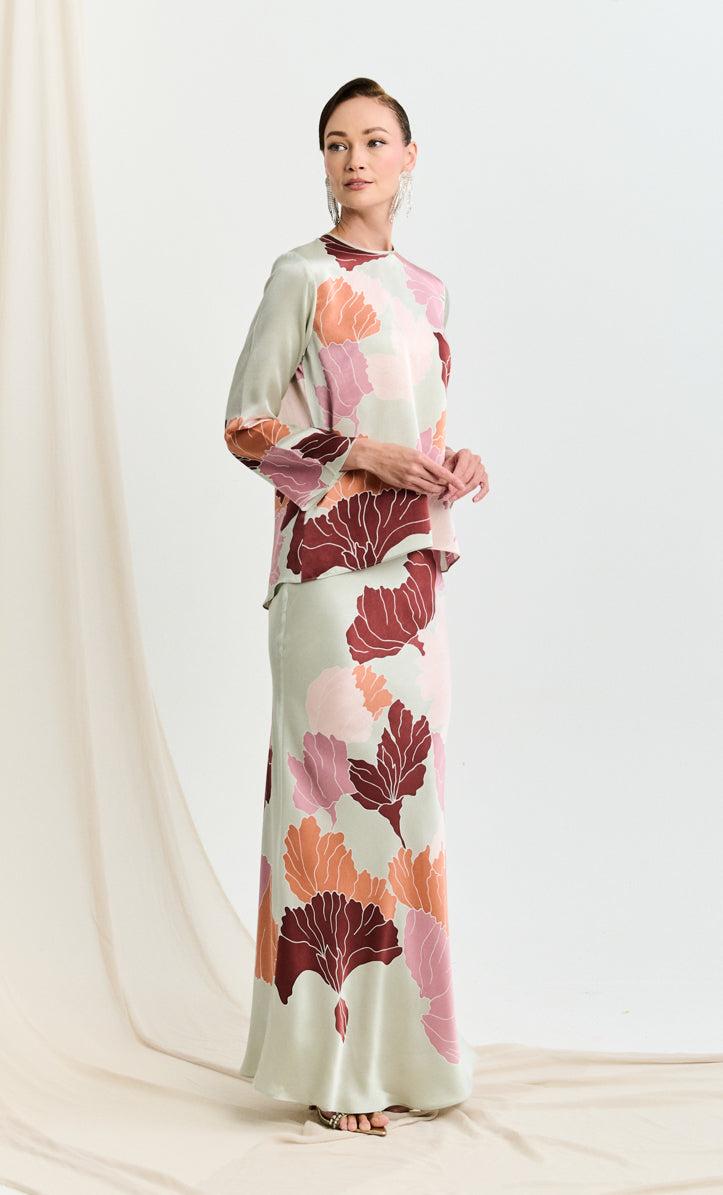 Pery Set Back Button  - Petals