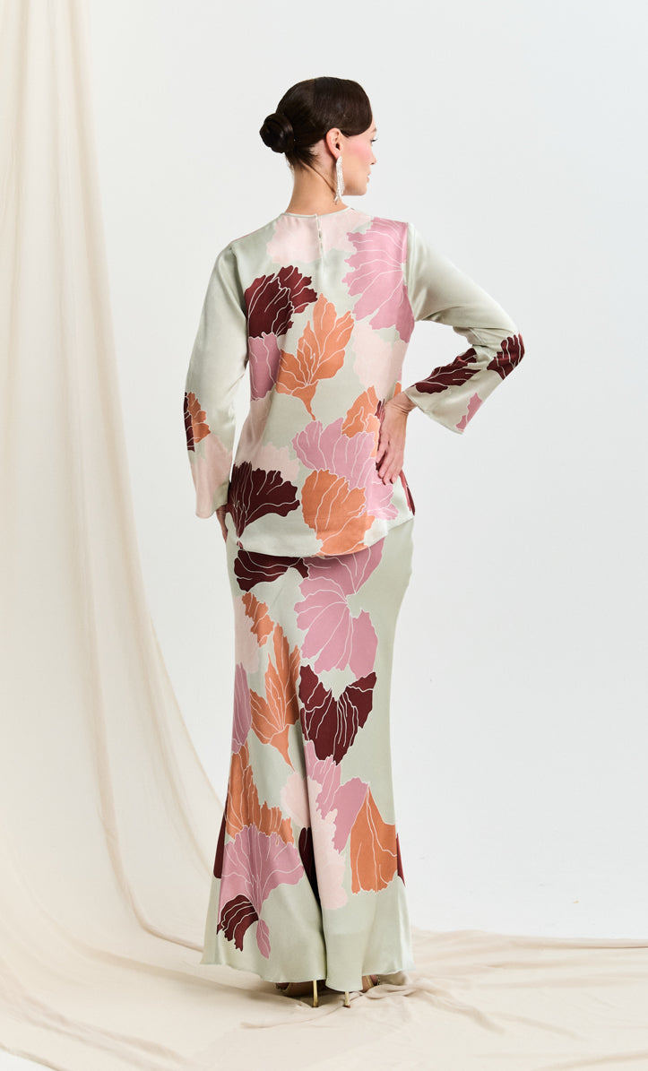 Pery Set Back Button - Petals
