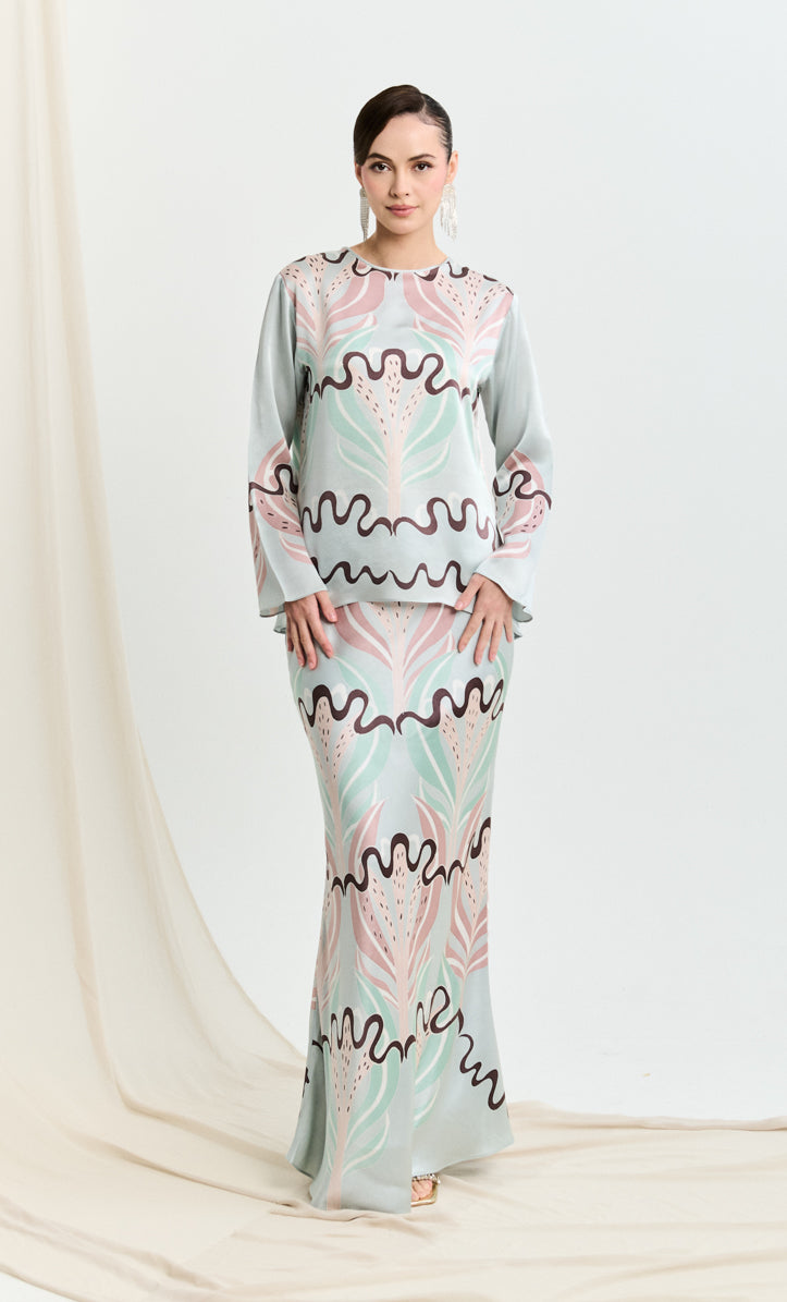 Pery Set Back Button - Quba